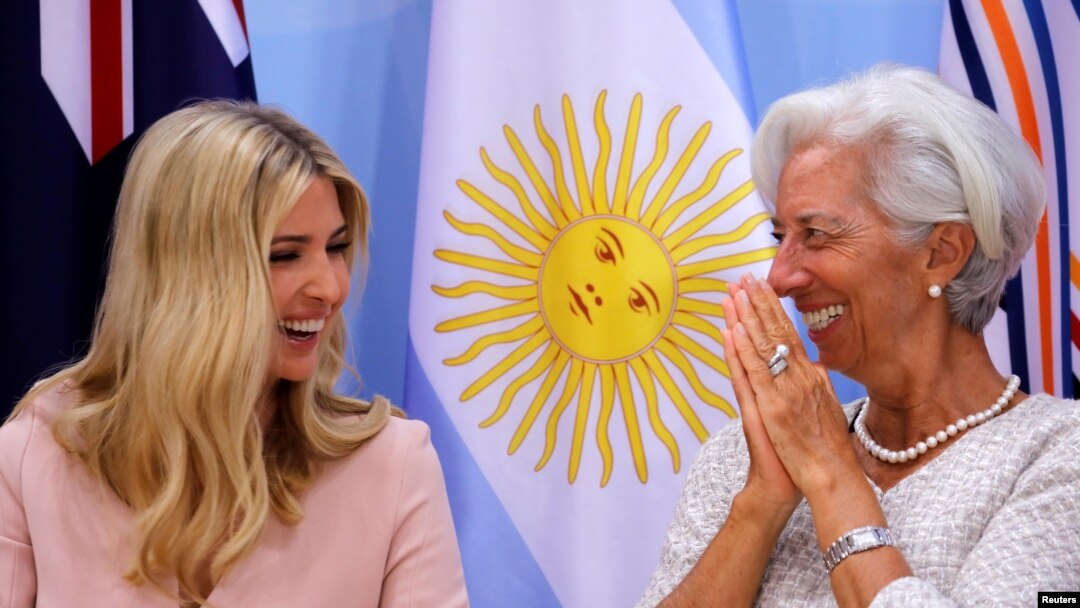 Bà Ivanka Trump (trái) và giám đốc Qũy tiền tệ Quốc tế (IMF) Christine Lagarde tại một cuộc họp của nhóm G-20 tại thành phố Hamburg, Đức, ngày 8/7/2017.
