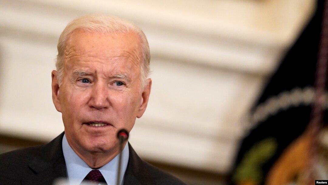 Presiden AS Joe Biden pada hari Jumat (7/10) menandatangani perintah eksekutif yang dirancang untuk menghilangkan kekhawatiran Eropa bahwa badan-badan intelijen AS secara ilegal memata-matai mereka. (Foto: Reuters)
