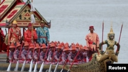 Thai oarsmen take part in Thailand's King Maha Vajiralongkorn's royal barge procession to mark his 72nd birthday, along the Chao Phraya River in Bangkok, Oct. 27, 2024. 