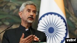 ভারতের পররাষ্ট্রমন্ত্রী সুব্রামানিয়াম জয়শঙ্কর রাশিয়ার পররাষ্ট্রমন্ত্রী সের্গেই লাভরভের সঙ্গে মস্কো, রাশিয়ায় তাদের আলোচনার পর একটি যৌথ সংবাদ সম্মেলনে যোগ দেন। ৯ জুলাই ২০২১। 