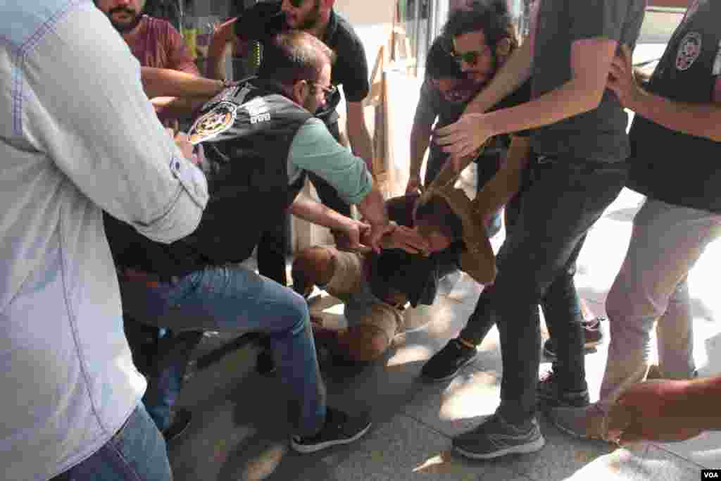 Pro Ramin Hossein Panahi demo in Turkey