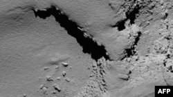 A handout picture released on Sept. 30, 2016 by the European Space Agency (ESA) shows a view taken by Rosetta’s OSIRIS narrow-angle camera of Comet 67P/Churyumov-Gerasimenko at 08:18 GMT from an altitude of about 5,8 km during the spacecraft’s final descent on Sept. 30.