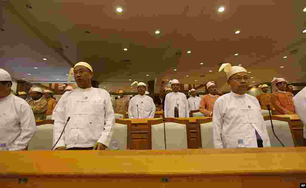 The empty seat (center) of  Aung San Suu Kyi is seen among members of parliament, Naypyitaw, April 30, 2012. (Reuters)