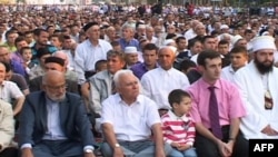 Besimtarët e Shqipërisë festojnë Bajramin e Madh
