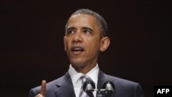 Presidenti Obama fillon turneun e tij europian