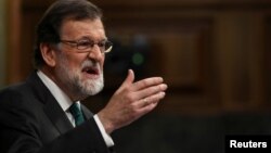 Mariano Rajoy se niega a dimitir luego de que su formación, el conservador Partido Popular, fuese sancionado por la justicia como beneficiario de una trama de sobornos.