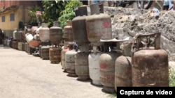 Fila de bombonas de gas ante la escasez en Venezuela. Agosto 2020. Foto: Captura de Video 