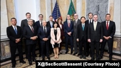 美国财长贝森特1月12日在华盛顿召集七国集团财长和其他国家代表会议，讨论保障和多元化关键矿产，特别是稀土供应链的解决方案。