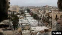 Thiệt hại do những vụ dội bom gây ra ở thành phố Aleppo, ngày 10/2/2015.