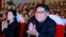 Lãnh tụ Triều Tiên Kim Jong Un và phu nhân Ri Sol Ju tại một buổi trình diễn nghệ thuật do Quân đội Nhân dân Triều Tiên. Ảnh tư liệu của Reuters.