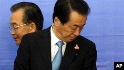 Japan's Prime Minister Naoto Kan, right, and China's Premier Wen Jiabao look in opposite directions as they arrive for 13th ASEAN Plus Three Summit on the sidelines of the 17th ASEAN Summit in Hanoi 29 October 2010.