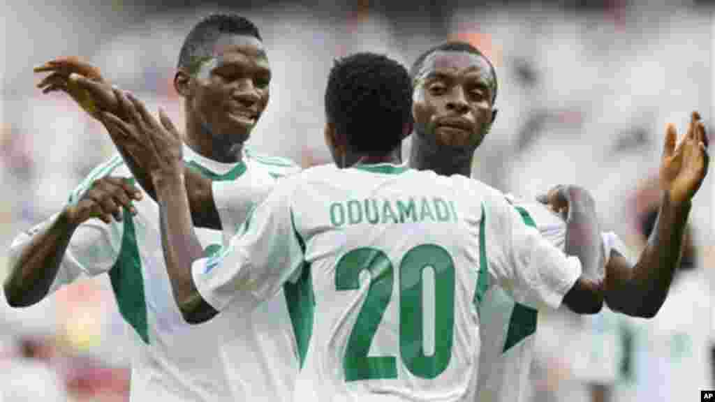 Nigeria&#39;s Nnamdi Oduamadi is celebrated after scoring his side&#39;s 3rd goal by Sunday Mba, right, and Kenneth Omeruo during the Confederations Cup match between Tahiti and Nigeria.