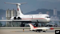 Pesawat komersial Air Koryo di Bandara Kalma di Wonsan, Korea Utara. (Foto: AP)