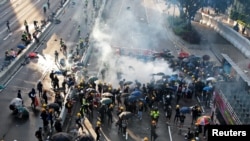 Demonstrators disperse after a tear gas is fired by Hong Kong police in Hardcourt Road, Admiralty, in Hong Kong, China, Aug. 5, 2019.