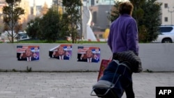 Posteri Donalda Trampa u Mitrovici (Foto: AFP)