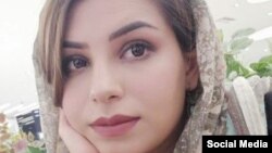ویدا ربانی روزنامه نگار و عضو حزب اتحاد ملت ایران که از سوی نیروهای امنیتی بازداشت شده است / منبع شبکه‌های اجتماعی