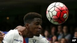 Wilfried Zaha de Crystal Palace, lors d’un match de Premier League au stade de Stamford Bridge à Londres, le 29 août 2015.