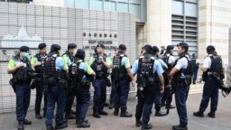 香港警方2024年5月30日在对泛民主派人士作出宣判的香港法院周围戒备。（路透社）