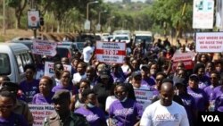 On Nov. 3, 2020 in Blantyre, hundreds of Malawian women marched to protest rising incidents of sexual abuse of women and girls. (Lameck Masina/VOA)