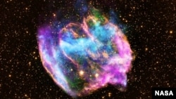 Gambar baru dari teleskop Sinar-X Chandra milik NASA menampilkan sisa ledakan bintang raksasa, Supernova, yang dinamakan W49B. W49B ini diyakini hampir berusia 14 miliar tahun (Foto: X-ray: NASA/CXC/MIT/L.Lopez).