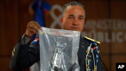 The director of the National Police, General Ney Aldrin Bautista Almonte shows the weapon that was used to shoot former Boston Red Sox slugger David Ortiz, during a press conference in Santo Domingo, Dominican Republic, June 12, 2019.