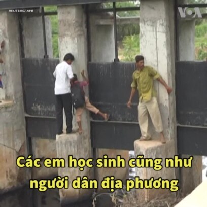 Học sinh Ấn độ mạo hiểm tính mạng để đi học