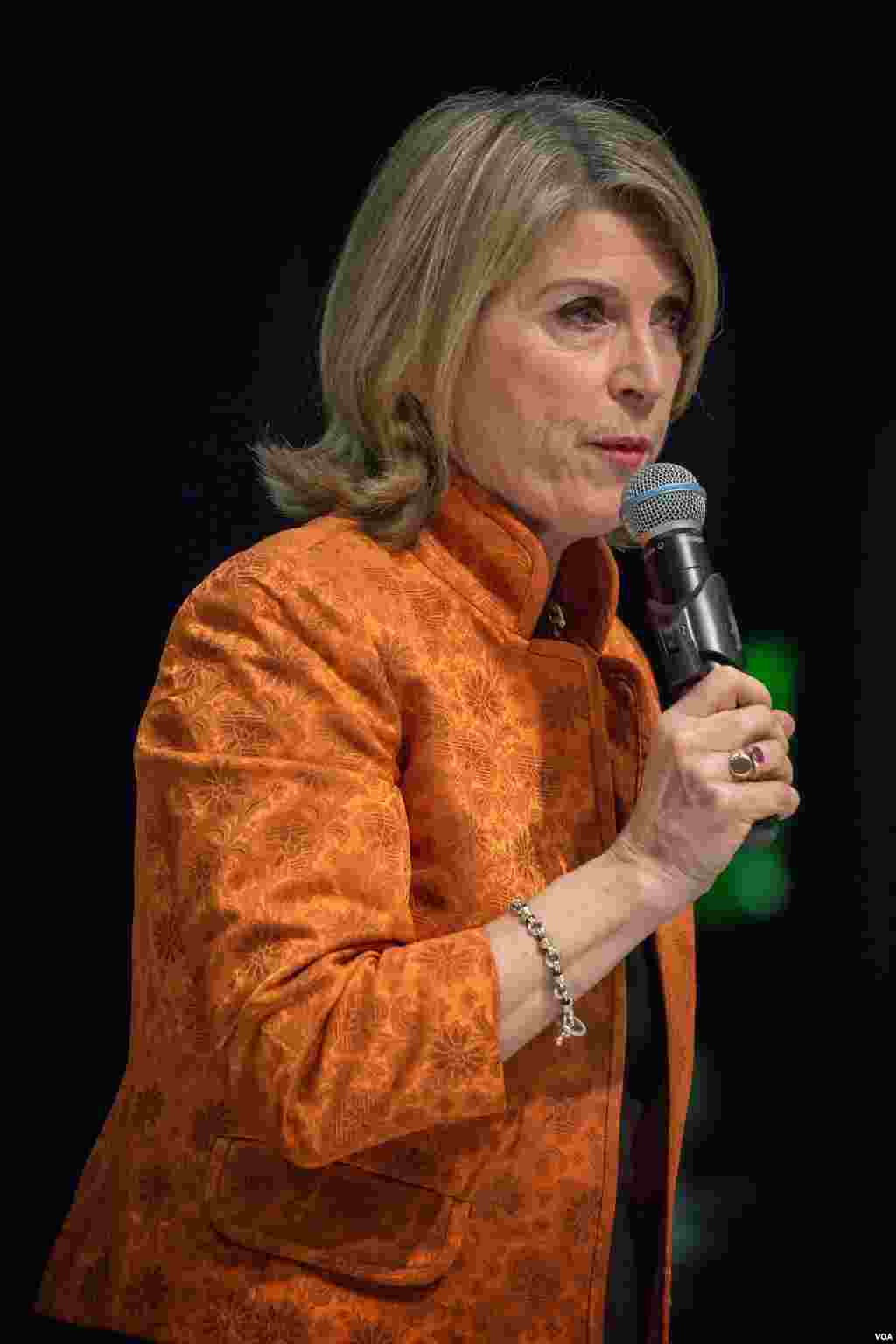 民主党内民调领先的候选人之一凯瑟琳·马休斯（美国之音记者方正拍摄）