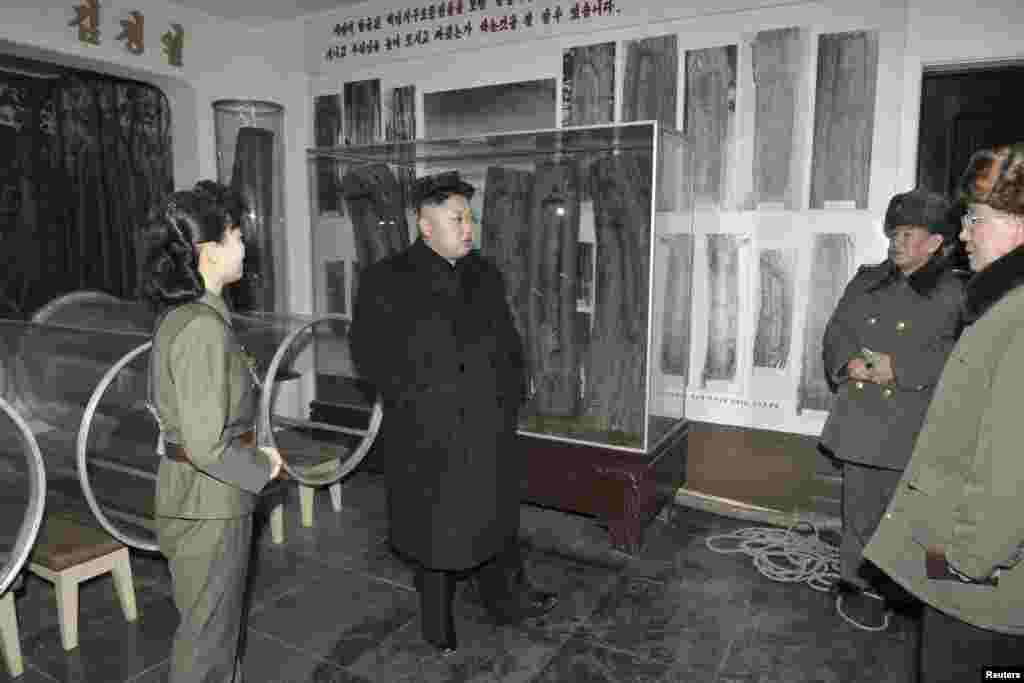 Lãnh đạo Bắc Triều Tiên Kim Jong Un thăm địa điểm của cuộc chiến cách mạng tại núi Madu.