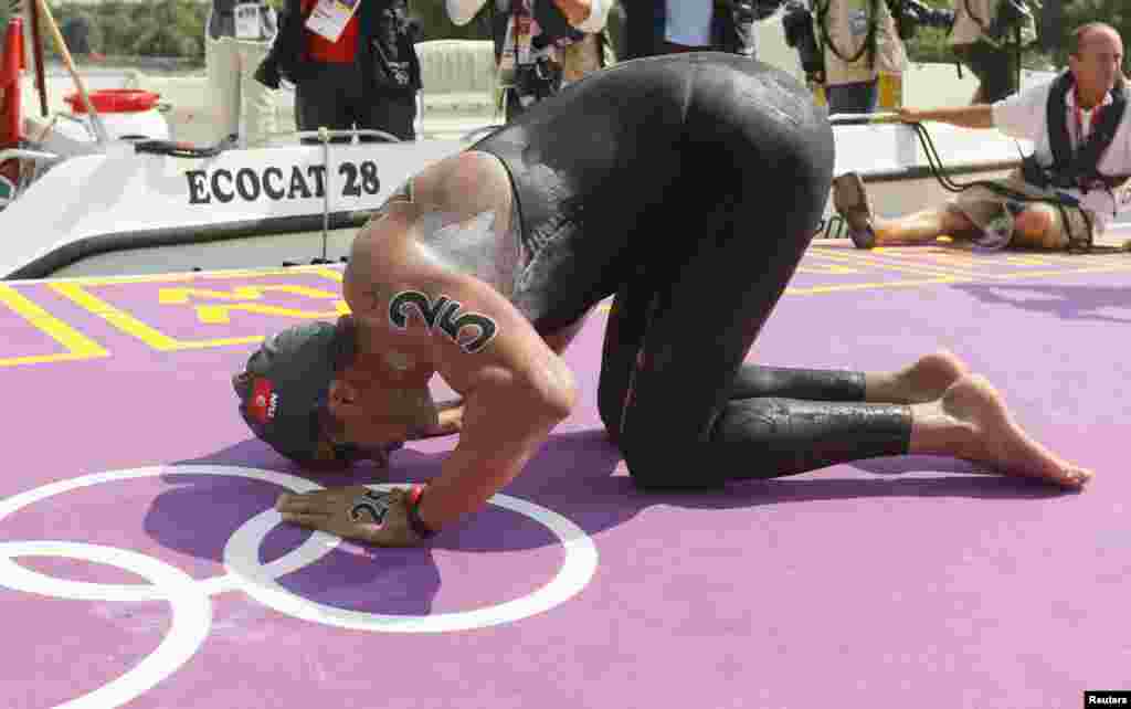 Tunuslu Oussama Mellouli, erkekler 10km maraton y&uuml;zmede altın madalya kazandı