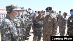 Pakistani military officials welcome Chinese military doctors at an air force base near Islamabad, April 24, 2020. (Courtesy ISPR)