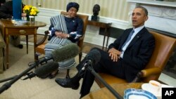 Presiden AS Barack Obama menerima Presiden Liberia, Ellen Johnson Sirleaf di Gedung Putih, Jumat (27/2).