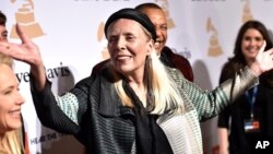 Joni Mitchell arrives at the 2015 Clive Davis Pre-Grammy Gala at the Beverly Hilton Hotel on Feb. 7, 2015, in Beverly Hills, Calif. 