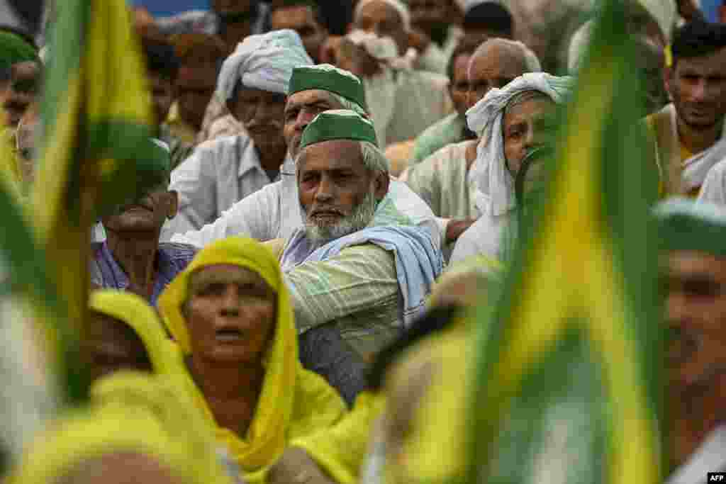 کسانوں کا مؤقف ہے کہ نئے زرعی قوانین سے نجی شعبہ غالب آ جائے گا اور ان کے حقوق سلب ہو جائیں گے۔