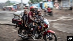 People displaced by the fighting with M23 rebels make their way to the center of Goma, Democratic Republic of the Congo, Jan. 26, 2025. 