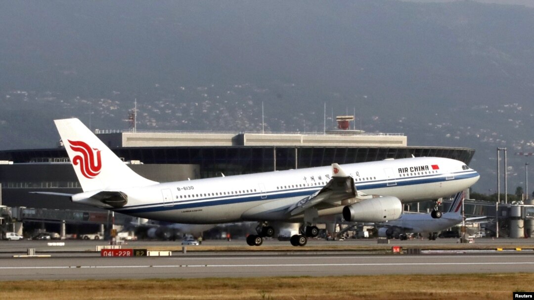 一架中国国际航空公司的空客飞机在法国尼斯机场降落。（资料照片）