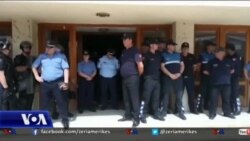 Tropojë, mbështetësit e opozitës hyjnë me forcë në KZAZ