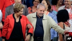 Luiz Inacio Lula da Silva et Dilma Rousseff en octobre 2013.