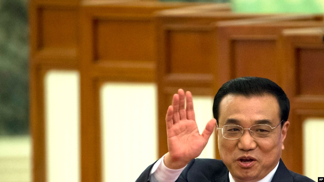 Perdana Menteri China Li Keqiang meninggalkan konferensi pers di akhir Kongres Rakyat Nasional di Balai Rakyat Beijing, 15 Maret 2015.