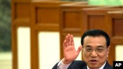 Perdana Menteri China Li Keqiang meninggalkan konferensi pers di akhir Kongres Rakyat Nasional di Balai Rakyat Beijing, 15 Maret 2015.