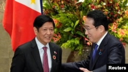 日本与菲律宾领导人2023年12月17日在东京会晤。（路透社/媒体联访）