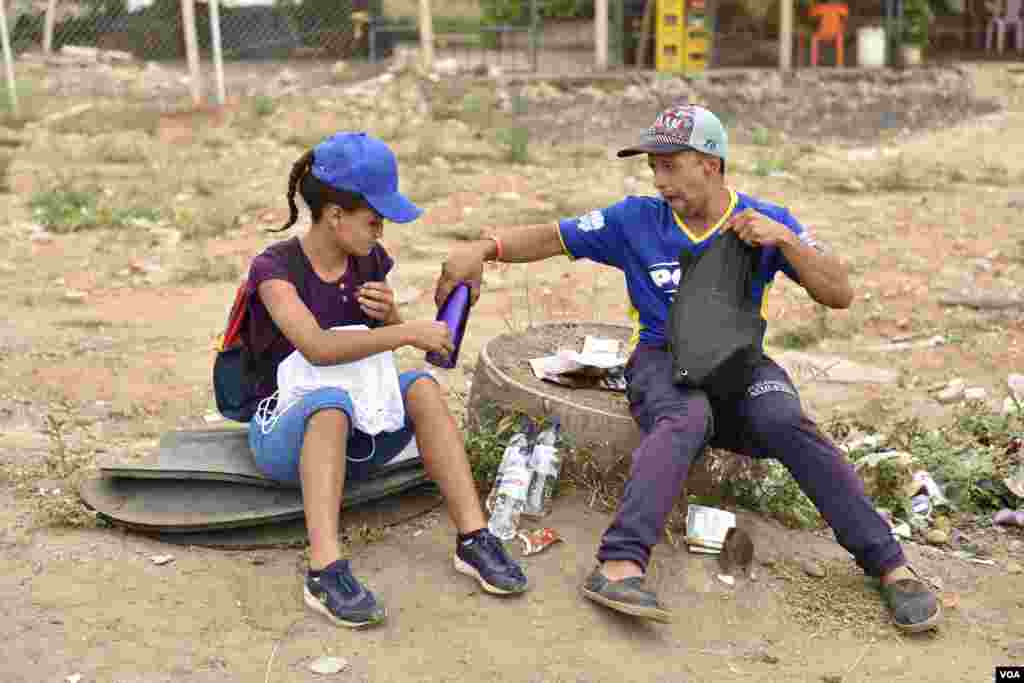 El peaje Los Patios, en Cúcuta es la primera parada para los caminantes después de ingresar a Colombia. (Foto: Diego Huertas)