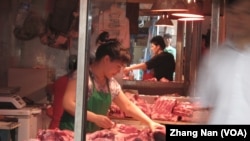 中国的一个卖肉的店铺（资料照片）(美国之音张楠拍摄) 