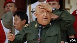 Presiden Venezuela Hugo Chavez saat menyambut Presiden Bolivia Evo Morales di Caracas, Venezuela (17/9).