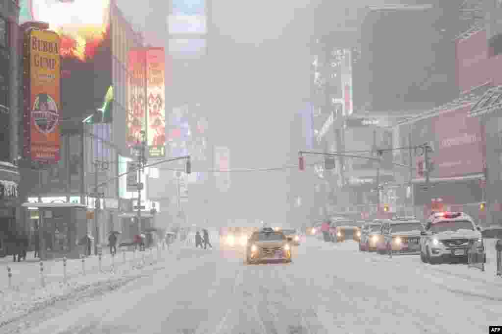 New York&#39;s Times Square on January 23, 2016 in New York. (AFP / KENA BETANCUR)