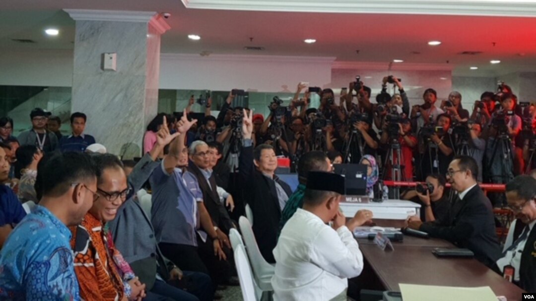 Badan Pemenangan Nasional (BPN) Prabowo-Sandi Jumat (24/5) malam melayangkan gugatan sengketa Pilpres 2019 ke Mahkamah Konstitusi (VOA/Ghita).
