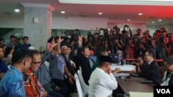 Badan Pemenangan Nasional (BPN) Prabowo-Sandi Jumat (24/5) malam melayangkan gugatan sengketa Pilpres 2019 ke Mahkamah Konstitusi (VOA/Ghita).