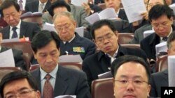 全国政协委员听政府工作报告