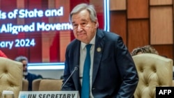 Le secrétaire général des Nations Unies, Antonio Guterres, assiste à la séance de clôture du 19e Sommet des chefs d'État et de gouvernement du Mouvement des pays non alignés (MNA) à Kampala le 20 janvier 2024.