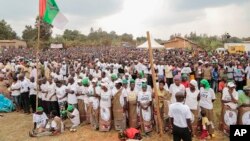 Part of the crowd gathered to listen to Burundian President Pierre Nkurunziza during presidential campaigning in Giteranyi, Muyinga, Burundi, June 26, 2015.