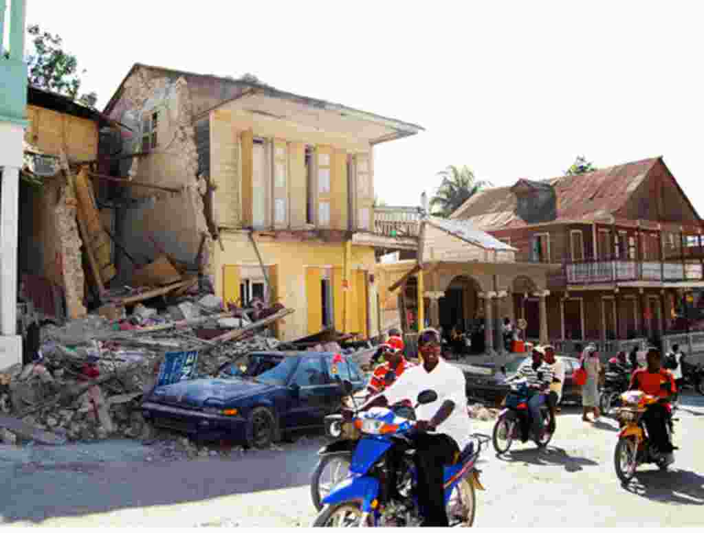 Bantuan Internasional Berlanjut di Haiti (Foto: B. Newhouse)